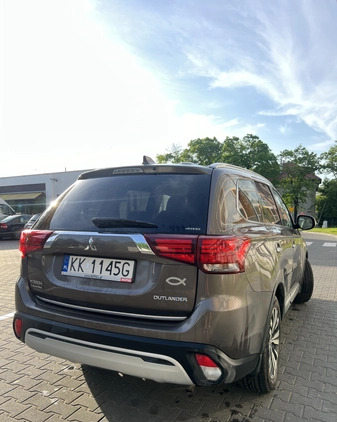 Mitsubishi Outlander cena 105500 przebieg: 93400, rok produkcji 2019 z Kraków małe 232